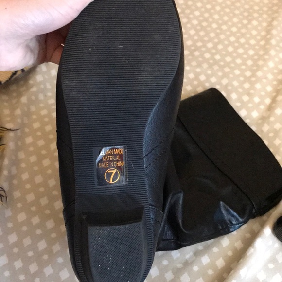 Black boots - Picture 5 of 6